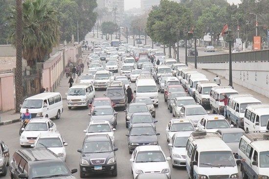 الحالة المرورية.. كثافات وتباطؤ في حركة السير بعددٍ من شوارع وميادين القاهرة