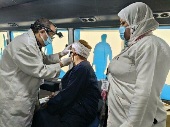 ضمن مبادرة «بداية جديدة».. الكشف المجاني وصرف العلاج لـ1317 مريضاً بالمنيا