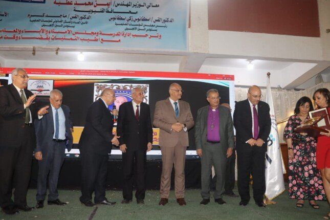 محافظ القليوبية يَشهد ختام الأنشطة التربوية بمدارس بنها