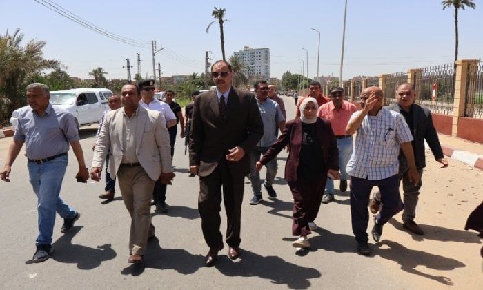 محافظ سوهاج يتفقد أعمال الرصف والتجميل بشارع طراد النيل بأخميم
