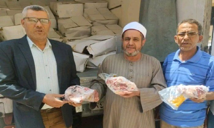 توزيع 2 طن لحوم من مشروع صكوك الإطعام على الأسر الأولى بالرعاية بالشرقية