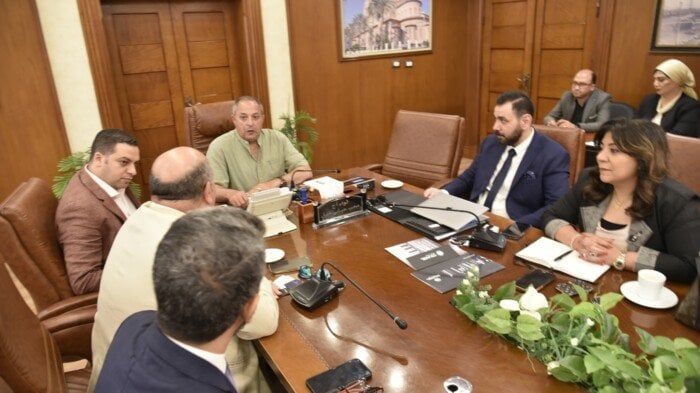 محافظ بورسعيد يبحث الفرص الاستثمارية والسياحية مع وفد من المستثمرين