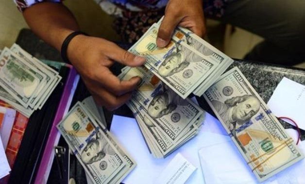 قضايا بـ 52 مليون جنيه.. الداخلية توال ضربات مستمرة ضد «مافيا العملات الأجنبية»