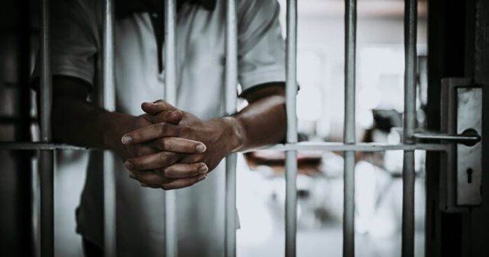 ضبط سائق بإحدى شركات النقل الذكي سرق حقيبة راكب أجنبي