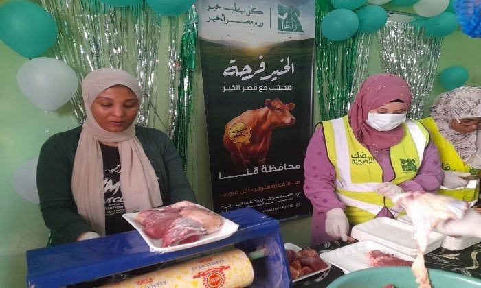 مصر الخير تنفذ حملة صك الأضحية بقنا وتوزع لحوم الأضاحي على 22 ألف أسرة