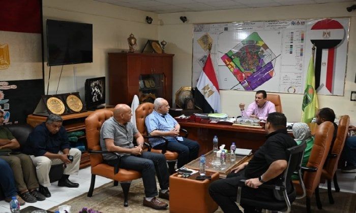 رئيس جهاز العاشر من رمضان يتابع عدداً من المشروعات الخدمية