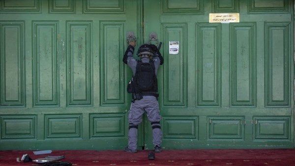 الاحتلال يغلق أبواب المسجد الأقصى بالتزامن مع «إغلاق شامل» بالضفة