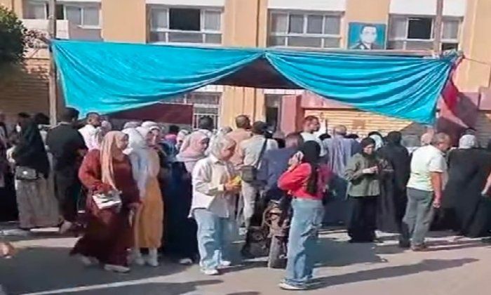 «أول فرحة».. ارتياح بين طلاب الثانوية العامة بعد أداء امتحاني الدين و الوطنية في الإسكندرية
