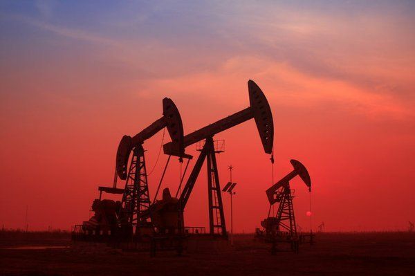 أسعار النفط تتقلب في ظل الصراع الإيراني الإسرائيلي