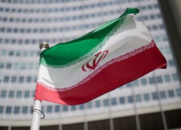 إيران تهدد بإغلاق مضيق هرمز إذا شاركت واشنطن في هجمات إسرائيل