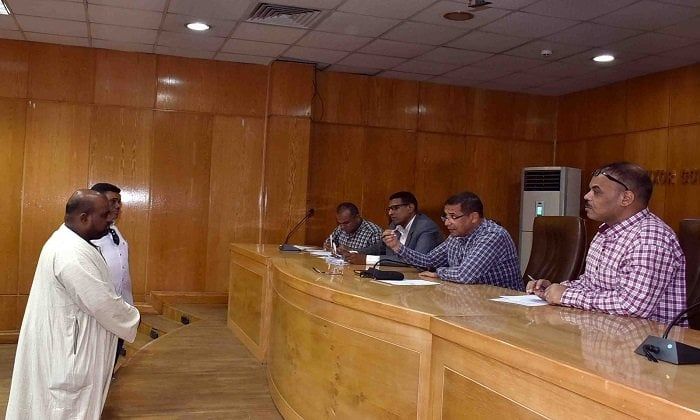 سكرتير عام الأقصر يبحث شكاوى عدد من المواطنين ويوجه بسرعة حلها