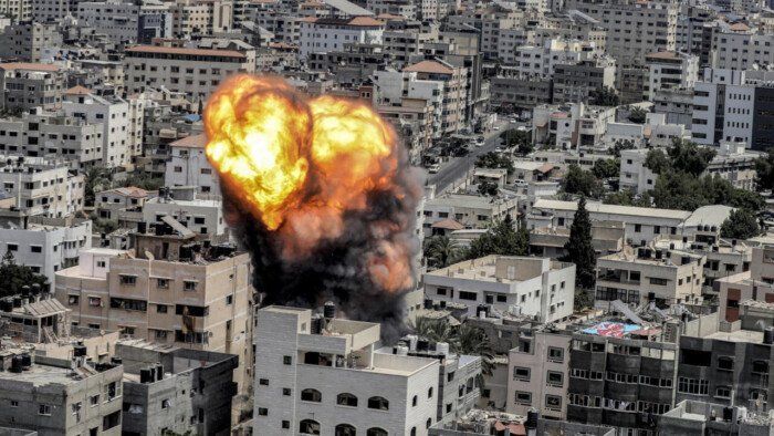 بينهم 3 أشقاء.. استشهاد 17 فلسطينيا جراء القصف الإسرائيلي على قطاع غزة