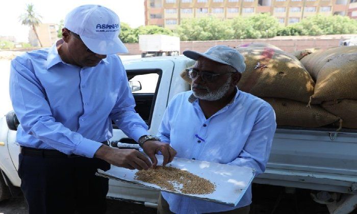 محافظ أسوان لعمال مطحن ناصر: القمح المصري يتصدر والمستهدف اتحقق بنسبة 113%