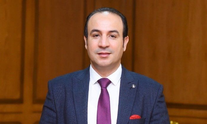 تشجيعا للتعليم المستمر.. «آداب كفر الشيخ» تحتفي بتخرج الدكتور أسامة وفا من جامعة طنطا