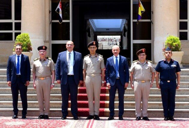 الكلية الفنية العسكرية توقع عقدي اتفاق مع شركة الشرق الأوسط