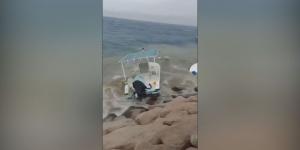 إجلاء 13 سائحا و2 من طواقم قارب متوسط الحجم جنح في خليج العقبة