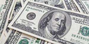 «تراجعًا ملحوظًا».. سعر الدولار أمام الجنيه في البنوك الأحد 11-5-2025