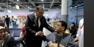 مساعد وزير الداخلية يتابع من مطار القاهرة  إجراءات تفويج الحجاج ويطمأنهم على إجراءات السلامة بالمشاعر المقدسة (فيديو )