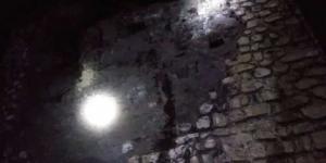 سكان ينجون من موت محقق بعد انهيار مفاجئ لمنزل قديم في إب