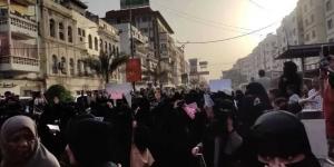 النساء يُطلبن الكهرباء.. حرائر عدن يكسرن الحصار ويرفعن صوت الاحتجاج في وجه انقطاع التيار