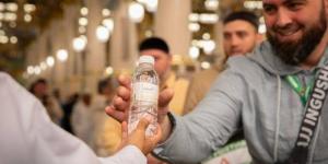 توزيع 218336 عبوة واستهلاك 3360 طنًا من مياه زمزم بالمسجد النبوي خلال 15 يومًا