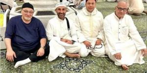 برفقة الجندي والهلالي.. أحمد سعد ينشر صورته داخل المسجد النبوي استعدادًا للحج