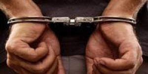 القبض على فتى أنهى حياة والده طعنا بزجاجة في شبرا