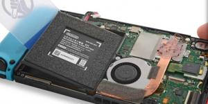 iFixit تُعيد تقييم قابلية صيانة Nintendo Switch ونسختيه Lite وOLED