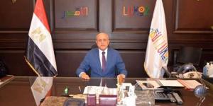 محافظ الأقصر يعتمد أكبر حركة ترقيات للعاملين