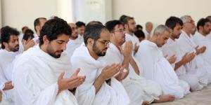 حجاج الدولة يقفون على صعيد عرفات لأداء ركن الحج الأعظم