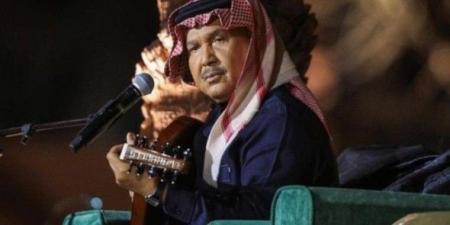 محمد عبده يشدو بباقة من أغنياته وسط تفاعل جمهوره في «ليلة الموسيقار طلال»