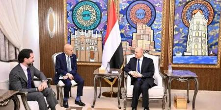 الرئيس العليمي يبحث مع القائم بأعمال السفير الأمريكي التصعيد الحوثي والدعم الاقتصادي لليمن