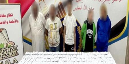 ضبط تشكيلين عصابيين يستخلصان مادة من عقار طبى لتصنيع مخدر الآيس وتهريبها خارج البلاد