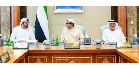 برئاسة منصور بن زايد.. «الوزاري للتنمية» يناقش مشاريع تطويرية