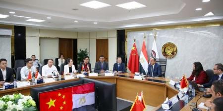 وزير قطاع الأعمال  يستقبل وفدًا صينيًا يضم 37 مستثمرًا وممثلًا لكبرى شركات الغزل