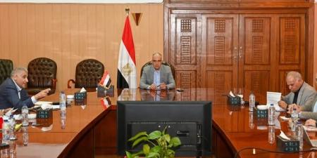 وزير الري يوجه باستمرار تطهيرات الترع والمصارف وصيانة المنشآت