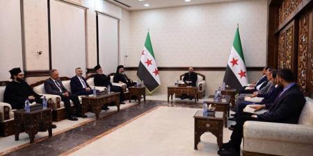 وزير الدفاع يلتقي وفداً من رجال الدين والأكاديميين المسيحيين