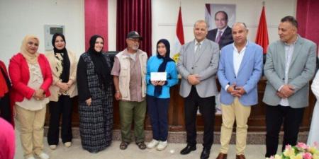 مدير تعليم بورسعيد يكرم الطلاب الفائزين في المسابقة الرمضانية الدينية الثقافية