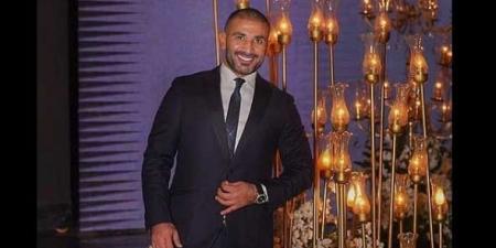 الجمهور يتفاعل مع صور رومانسية لأحمد سعد بحبيبته