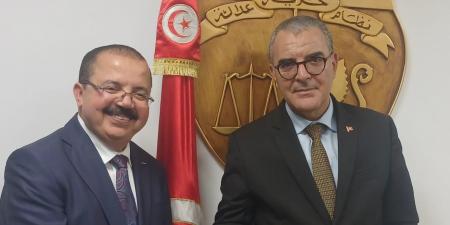 وزيرالإقتصاد يجتمع بممثل منظمة الأمم المتحدة للتنمية الصناعية بتونس.