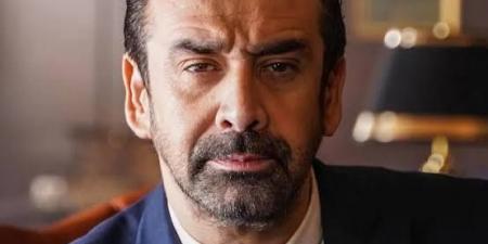 كريم عبد العزيز.. عودة "الباشا" للمسرح