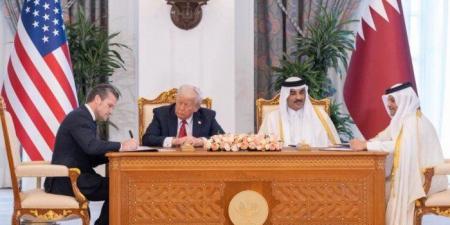 أمير قطر وترامب يشهدان توقيع اتفاقيات في مجالي الطيران والدفاع