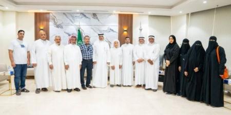 رئيس بلدية القطيف يبحث سبل تطوير الحرف اليدوية واستدامتها مع الحرفيين