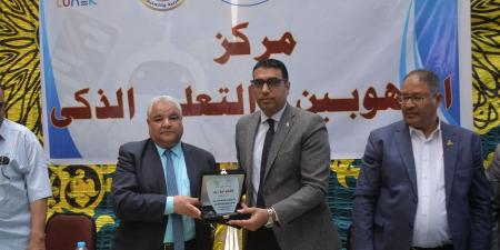 "ابو زيد" يدشن مركز الموهوبين والتعلم الذكى بمدرسة نجع الدار
