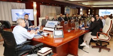أسامة ربيع يدعو ميرسك للعودة التدريجية لقناة السويس