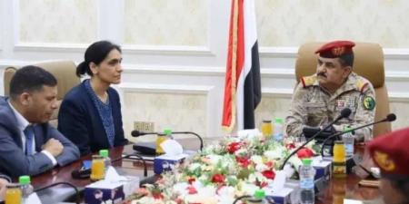 وزير الدفاع في عدن يطلب دعمًا بريطانيًا للجيش اليمني