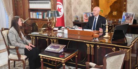 رئيس الجمهورية يوصى بضرورة تيسير عودة التونسيين ،وتخفيف الإجراءات والمعاملات الديوانية لفائدتهم