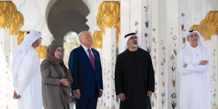 يرافقه خالد بن محمد بن زايد.. ترامب يزور جامع الشيخ زايد الكبير في أبوظبي