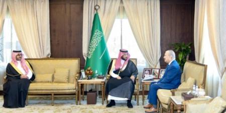 نائب أمير عسير يبحث مع قنصل الجزائر تعزيز العلاقات والتعاون