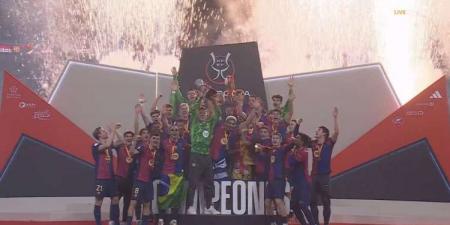 برشلونة يتلقى هزيمة من فياريال في ليلة استلام كأس الدوري الإسباني